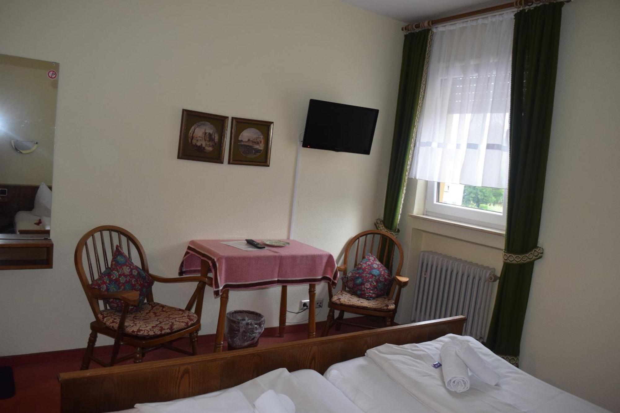 Alte Dorfschaenke Hotell Kinderbeuern Rum bild